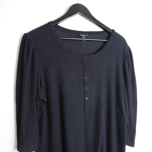 Torrid Light Weight Rib Hacci 3/4 Sleeve Henley Deep Black Top Plus Size 1X - Picture 2 of 7
